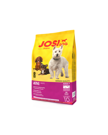 Josi Mini con Ave de Corral